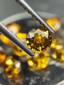 มาลีการ์เน็ต (Mali Garnet) 2.77 กะรัต 8 ชิ้น