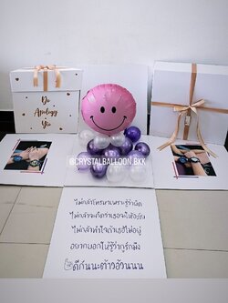 Surprise Box ลูกโป่งง้อแฟน แบบกล่อง ฟอยล์ยิ้มชมพู ตั้งฐาน พร้อมตกแต่ง สามารถใส่รูปได้ 2 ใบ สามารถเปลี่ยนสีลูกโป่ง/เปลี่ยนสีข้อความ/เปลี่ยนฟอยล์ตกแต่งได้
