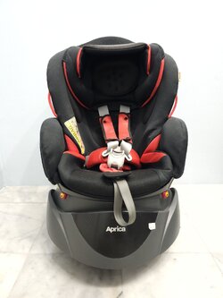 Aprica Fladea Car Seat 360° หมุนได้ สีดำ-แดง [มือสองสภาพดี]