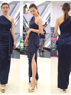 พร้อมเช่า ชุดเดรส เดรสไหล่เดียว ผ้าดัชเชส แพทเทิร์นเนียบ แต่งระบายสะโพก สีกรมท่า