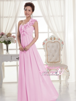 พร้อมเช่า ชุดราตรียาว ไหล่เดียว จับเดรปหน้าอก แต่งระบายช่วงไหล่ สีชมพู