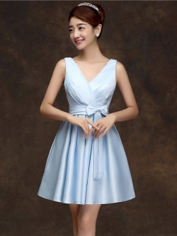 พร้อมเช่า ชุดราตรีสั้น แขนกุด สีฟ้า ผ้าซาติน คาดเอวสีฟ้า แต่งโบว์ตรงเอว