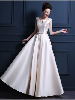 พร้อมเช่า ชุดราตรียาว แบบแขนกุด ผ้าซาตินเรียบหรู แต่งโบว์2ชั้น ช่วงเอว สีขาว (เชือกผูกหลัง)