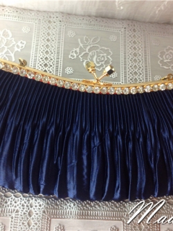 พร้อมส่ง Evening Clutch กระเป๋าออกงาน สีกรมท่า ผ้าซาตินอัดพลีท แต่งคริสตัลหรู พร้อมสายโซ่สะพาย สั้น/ยาว