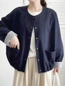 เสื้อคลุมมินิมอลสไตล์ญี่ปุ่นทรงโอเวอร์ไซส์แต่งกระเป๋า