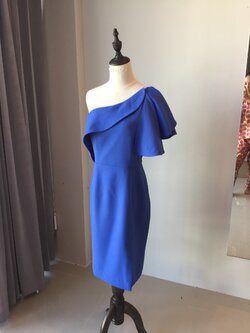 พร้อมเช่า ชุดราตรีสั้น ราตรีไหล่เฉียง ระบายอก สีฟ้าคราม เนื้อผ้าดีมาก กระโปรงทิ้งตัวสวย