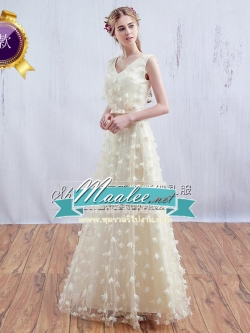 พร้อมเช่า ชุดราตรียาว แบบ F สีครีม แขนกุด ตัวชุดแต่งดอก 3 มิติ