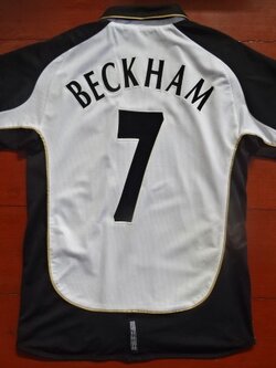 เสื้อฟุตบอล #7 เบ็คแฮม ทีมสโมสรแมนเชสเตอร์ ยูไนเต็ด ชุดเยือน (ชุดที่ระลึกฉลองครบรอบ 100 ปี สโมสร MUFC) 2001/02 L-Size / #7 BECKHAM MANCHESTER UNITED Football Shirt Away Kit (MUFC 100th Anniversary) 2001/02 Jersey NEW L-Size