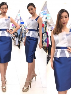 พร้อมเช่า ราตรีสั้น ชุดแซกผ้าไหมเทียม แต่งผ้าแก้วจับเดรป สวยหวาน สีน้ำเงิน