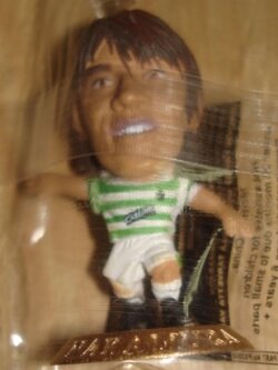 ตุ๊กตาโมเดลนักฟุตบอล ช.นากามูระ สโมสรเซลติก โครินเธียน ไมโครสตาร์ - EPL 07/08 Series 16/2007 Gold Base - MC11207 ใหม่ / S.NAKAMURA CELTIC Football Club Corinthian MicroStars Football Figure - EPL 07/08 Series 16/2007 Gold Base - MC11207 NEW