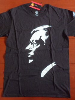 เสื้อที-เชิ๊ต (เสื้อยืดคอกลม) ฟุตบอล ทีมสโมสรแมนเชสเตอร์ ยูไนเต็ด ชุดที่ระลึก Thank You Sir Alex ใหม่ M-Size / MANCHESTER UNITED Football T-Shirt Commemorative Kit Thank You Sir Alex Jersey NEW M-Size