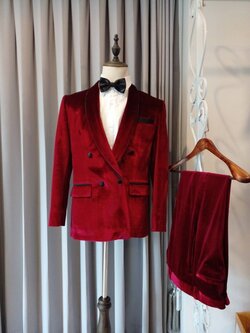 สูทแฟนซี สูท แดงแต่งขอบดำ กระดุมคู่ เนื้อผ้ากำหยี่ หรูหรา