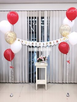 ลูกโป่ง วันเกิด พร้อม ป้ายธง Happy Birthday พร้อม ช่อลูกโป่ง ช่อ 5 ลูก 2 ช่อ,ลูกโป่งใส ใส่กลิตเตอร์ พร้อม ป้ายธง ตัวอักษร 7 ตัวอักษร พร้อมตกเเต่ง สามารถเปลี่ยนสีลูกโป่ง/เปลี่ยนสี-ป้ายธง/เปลี่ยนข้อความได้