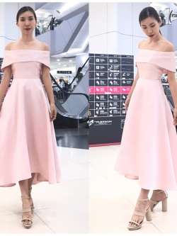 พร้อมเช่า ชุดราต ไหล่ปาด สีชมพู กระโปรงย้วย หน้าสั้นหลังยาว