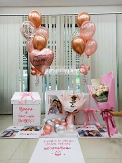 Surprise Box กล่องเซอร์ไพรส์ขอแต่งงาน พร้อม ช่อลูกโป่งดอกไม้ 1 ช่อ พร้อมตกแต่ง , ฟอยล์หัวใจ ขนาด 18" ตั้งฐาน,ลูกโป่งช่อ 5 ลูก 2 ช่อ ,ดอกไม้สด 8-10 ดอก 1 ช่อ ,ธีมสีโรสโกลด์ สามารถใส่เงิน,สามารถใส่รูปได้ 3 ใบ สามารถเปลี่ยนสีลูกโป่ง/เปลี่ยนข้อความได้