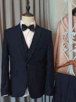 พร้อมเช่า ชุดสูทชาย สีกรมท่า ธีมnavy blue รุ่นคลาสสิค พร้อมเสื้อกั๊ก