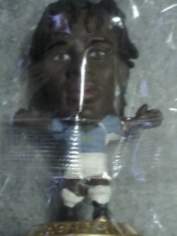 ตุ๊กตาโมเดลนักฟุตบอล บ.เอ็มวารูวารี สโมสรแมนเชสเตอร์ ซิตี้ โครินเธียน ไมโครสตาร์ - EPL 08/09 Series 17/2008 Gold Base - MC11824 ใหม่ / B.MWARUWARI MANCHESTER CITY Football Club Corinthian MicroStars Football Figure - EPL 08/09 Series 17/2008 Gold Base - M