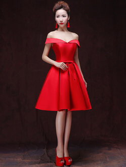 พร้อมเช่า ชุดราตรีสั้น แบบไหล่ปาด สไตล์วินเทจผ้าไหมดัชเชส กระโปรงทรงA แต่งโบว์ช่วงเอว (เชือกผูกหลัง) สีแดง