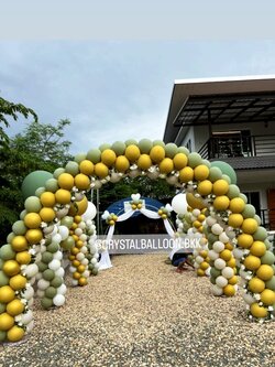 Organic Backdrop ซุ้มโค้ง ขนาด กว้าง 2 เมตร สูง 2.5 เมตร Theme เขียว-ทอง พร้อมตกแต่ง ประดับดอกไม้ (ราคาไม่รวมเสาลูกโป่ง) พร้อมตกแต่ง สามารถเปลี่ยนสีลูกโป่งได้