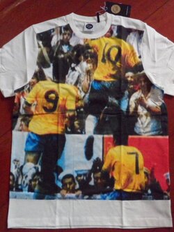 เสื้อที-เชิ๊ต (เสื้อยืดคอกลม) ฟุตบอล ทีมชาติบราซิล ชุดที่ระลึก แชมป์ฟุตบอลโลก 1970 ใหม่ L-Size / BRAZIL Football T-Shirt Commemorative Kit FIFA WORLD CHAMPIONS 1970 Jersey NEW L-Size