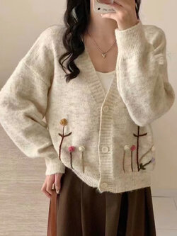 เสื้อคลุมไหมพรมนุ่มลายปักดอกไม้