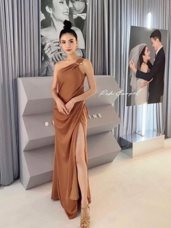 พร้อมเช่า ชุดราตรียาว ชุดเดรส ไหล่เฉียง จับเดรปหน้า สีส้มอิฐ สีน้ำตาล สีเบจ (เฉพาะ S,M)
