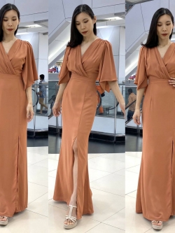 พร้อมเช่า ราตรียาว แบบมีแขน สีส้มอิฐ คอวี แหวกหน้าขา (สำหรับสาวไซส์ใหญ่)