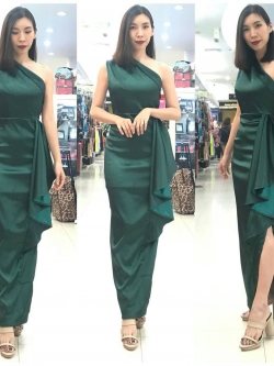 พร้อมเช่า ชุดเดรส เดรสไหล่เดียว ผ้าดัชเชส แพทเทิร์นเนียบ แต่งระบายสะโพก สีเขียว