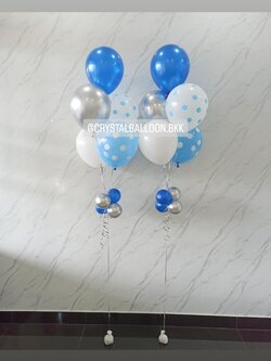 ลูกโป่ง แสดงความยินดี ช่อลูกโป่ง ช่อ 5 ลูก 2 ช่อ ธีมฟ้า-ขาว ลายจุด พร้อมตกแต่ง สามารถเปลี่ยนสีลูกโป่งได้