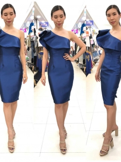 พร้อมเช่า ราตรีสั้น ไหล่เดียว ชุดเดรสเดรสเนื้อไหม ทรงเข้ารูป แต่งระบาย สีกรมท่า