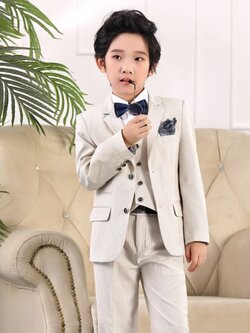 Pre-order ชุดสูทเด็กชาย สีขาวครีม กระดุม 2เม็ด