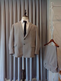 พร้อมเช่า ชุดสูทชาย สีเทาอมน้ำตาล รุ่นใหญ่พลัสไซส์ 2 กระดุม