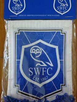 ธงติดกระจก ฟุตบอล สโมสรสโมสรเชฟฟิลด์ เว้นส์เดย์ - ตราสโมสร SWFC ใหม่ / SHEFFIELD WEDNESDAY Football Club Pennant - SWFC Logo NEW