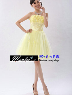 พร้อมเช่า ชุดราตรีสั้น เกาะอก แต่งดอกไม้สุดเก๋ สีเหลืองอ่อน คาดเอวผ้าซาติน กระโปรงทรง A