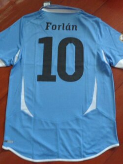 เสื้อฟุตบอล #10 ฟอร์ลัน ทีมชาติอุรุกวัย Player Version ชุดเหย้า ชุดลุยศึกฟุตบอลโลก 2010 พร้อมอาร์มที่ระลึก GOLDEN BALL 2010 WINNER ใหม่ L-Size / #10 FORLAN URUGUAY Football Shirt Player Version Home Kit World Cup 2010 Jersey with GOLDEN BALL 2010 WINNER P