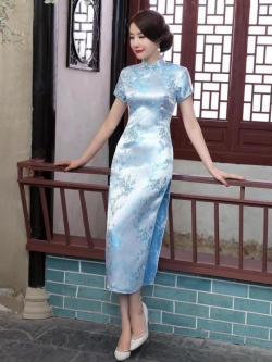 พร้อมส่ง กี่เพ้า สีฟ้า ลายดอกบ๊วย Cherry Blossom ผ้าไหมจีน กุ๊นขอบ ตัดเย็บอย่างดี (S,L,4XL,6XL)