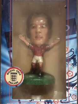 ตุ๊กตาโมเดลนักฟุตบอล ม.โอเว่น ทีมชาติอังกฤษ โครินเธียน โปรสตาร์ - ProStars XL Three Lions Special Edition Series ใหม่ / M.OWEN ENGLAND National Football Team Corinthian ProStars Football Figure - ProStars XL Three Lions Special Edition Series NEW