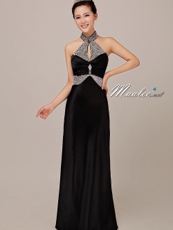 พร้อมเช่า ชุดราตรียาว คล้องคอ สีดำ ปักเลื่อมเน้นช่วงเอว และปกคอจีน