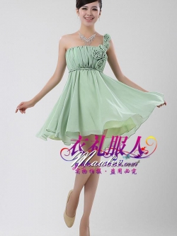 พร้อมส่ง ชุดราตรีสั้น สีเขียว ไหล่เดียว ช่วงอกจับจีบแต่งช่อดอกไม้