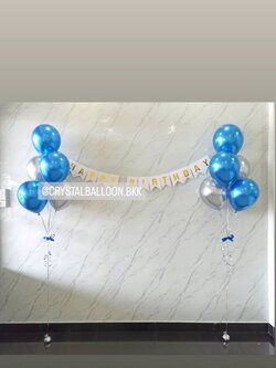 ลูกโป่ง วันเกิด ช่อลูกโป่งสีโครเมี่ยม ช่อละ 5 ลูก 2 ช่อ Theme สีน้ำเงินโครเมี่ยม-เงินโครเมี่ยม พร้อม ป้ายธง Happy Birthday 1 ชิ้น พร้อมตกแต่ง สามารถเปลี่ยนสีลูกโป่งได้