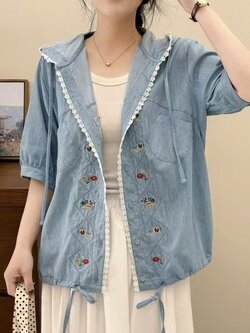 แจ็คเก็ตยีนส์ลายปักแต่งกระเป๋า