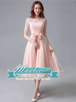 พร้อมเช่า ชุดราตรี แขนสามส่วน แต่งผ้าลูกไม้ลายกุหลาบ เอวคาดโบว์ กระโปรงผ้าตาข่ายนิ่ม สีชมพู