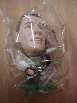 ตุ๊กตาโมเดลนักฟุตบอล ช.กิฟเว่น สโมสรนิวคาสเซิล ยูไนเต็ด โครินเธียน ไมโครสตาร์ - Series 1/2001 Green Base - MC031 ใหม่ / S.GIVEN NEWCASTLE UNITED Football Club Corinthian MicroStars Football Figure - Series 1/2001 Green Base - MC031 NEW