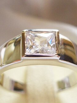 แหวนสำหรับหนุ่มอีกวงคะ อันนี้ก็เท่ห์ไม่เบาคะ รหัส BR014RD