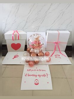 Surprised Box กล่องเซอร์ไพรส์ขอแต่งงาน Bubble 18" ตั้งฐาน Theme โรสโกลด์ พร้อมตกแต่ง สามารถใส่รูปได้ 2 ใบ สามารถเปลี่ยนสีลูกโป่ง/เปลี่ยนข้อความได้