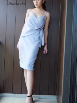 พร้อมส่ง ชุดออกงาน แบบเรียบหรู สีเทา ผูกโบว์ข้าง ใส่ได้ทั้งงานเช้า งานเย็น