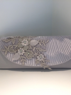 พร้อมส่ง Evening Clutch กระเป๋าออกงาน สีเทา แต่งดอกไม้
