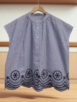 เสื้อแขนต่อผ้าฝ้ายลายทางแต่งชายปักฉลุลาย