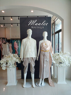 เช่า ชุดไทย ชุดเพื่อนเจ้าสาว ชุดไทยผ้าถุงสีเทาชาเงิน สไบสีชมพู โรสโกลด์อ่อน