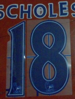 ชุดชื่อและเบอร์ติดเสื้อฟุตบอล #18 สโคลส์ สโมสรแมนเชสเตอร์ ยูไนเต็ด (ชุดเยือน EPL 2008/09) PLAYER SIZE ใหม่ / #18 SCHOLES MANCHESTER UNITED Football Club (Away EPL 2008/09) PLAYER SIZE Name and Number Set NEW